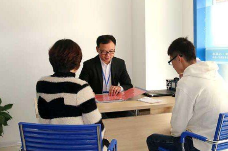 教育咨詢(xún)與企業(yè)管理咨詢(xún)的核心工作內(nèi)容對(duì)比解析